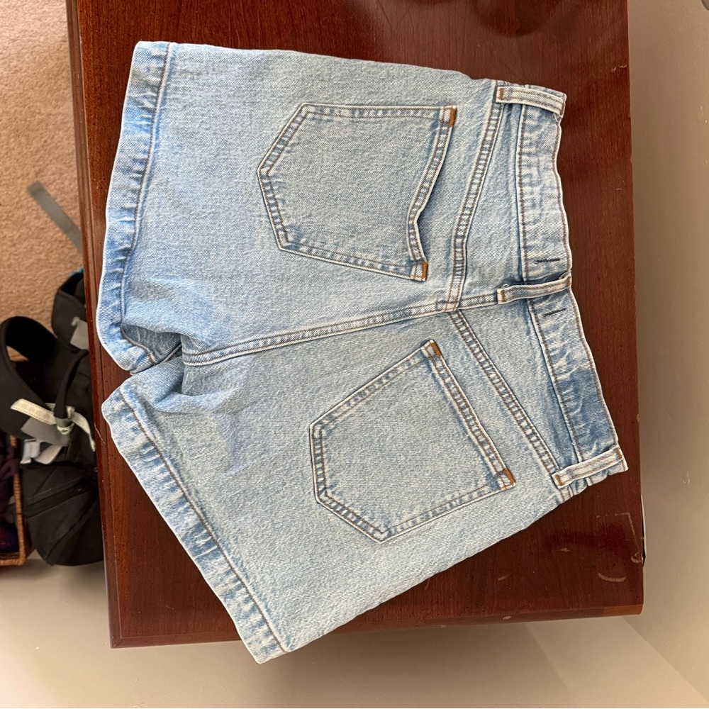 Abercrombie & Fitch Dad Shorts - Picture 2 of 3